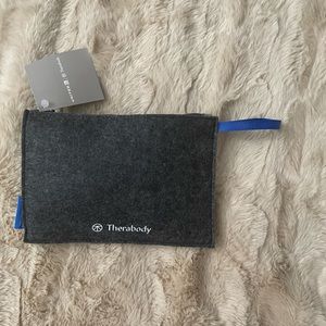 United Airlines Therabody Amenity Kit